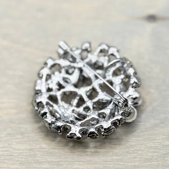 🌻 3/$25 Beautiful Purple Rhinestone Round Flower Brooch - Picture 4 of 8